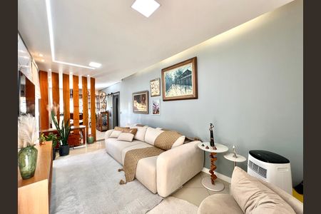 Casa à venda com 320m², 3 quartos e 3 vagas Casa à venda com 320m², 3 quartos e 3 vagasSala de TV