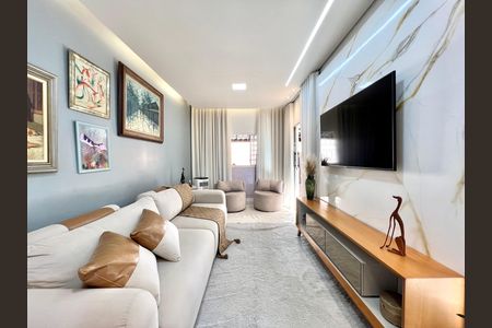 Casa à venda com 320m², 3 quartos e 3 vagas Casa à venda com 320m², 3 quartos e 3 vagasSala de TV