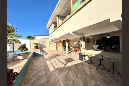 Casa à venda com 320m², 3 quartos e 3 vagas Casa à venda com 320m², 3 quartos e 3 vagasEspaço Gourmet