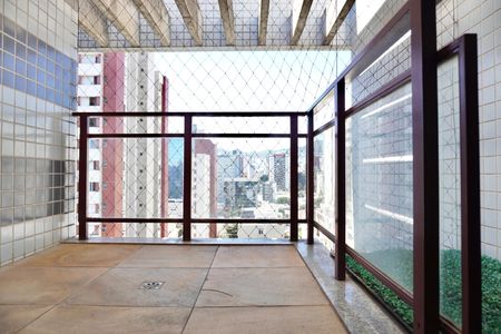 Apartamento para alugar com 150m², 2 quartos e 1 vaga