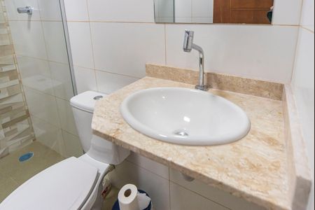 Casa à venda com 104m², 3 quartos e 2 vagas Casa à venda com 104m², 3 quartos e 2 vagasBanheiro