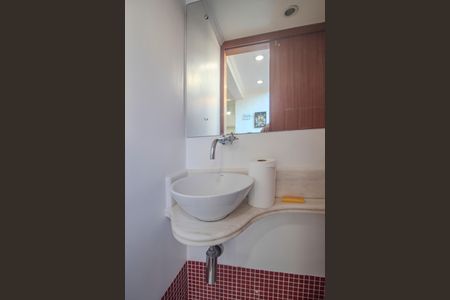 Casa de condomínio à venda com 177m², 4 quartos e 1 vagaBanheiro