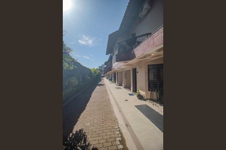 Casa de condomínio à venda com 177m², 4 quartos e 1 vagaÁrea comum