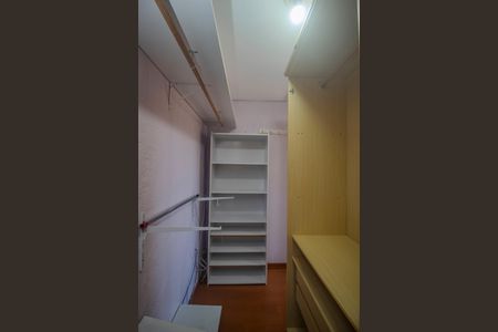 Casa de condomínio à venda com 177m², 4 quartos e 1 vagaCloset