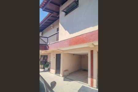 Casa de condomínio à venda com 177m², 4 quartos e 1 vagaFachada