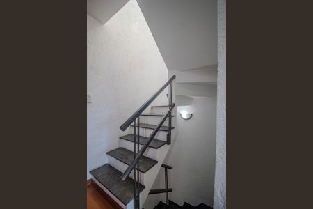 Casa de condomínio à venda com 177m², 4 quartos e 1 vagaCorredor