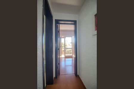 Casa de condomínio à venda com 177m², 4 quartos e 1 vagaCorredor