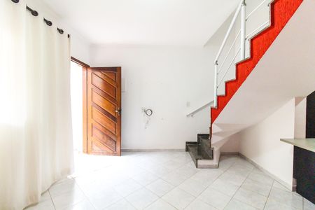 Sala de casa de condomínio para alugar com 2 quartos, 68m² em Cidade Líder, São Paulo