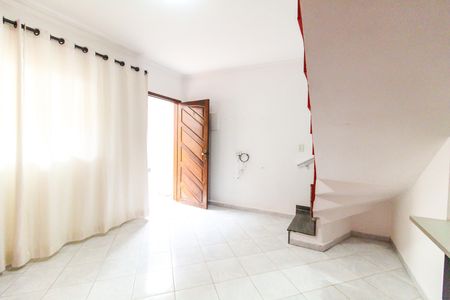 Sala de casa de condomínio para alugar com 2 quartos, 68m² em Cidade Líder, São Paulo