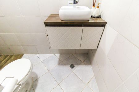 Casa de condomínio à venda com 68m², 2 quartos e 1 vaga Casa de condomínio à venda com 68m², 2 quartos e 1 vagaBanheiro