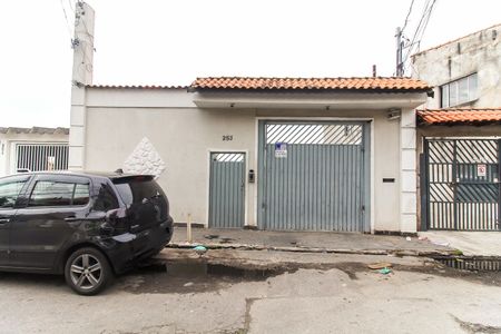 Casa de condomínio à venda com 68m², 2 quartos e 1 vaga Casa de condomínio à venda com 68m², 2 quartos e 1 vagaFachada + Placa