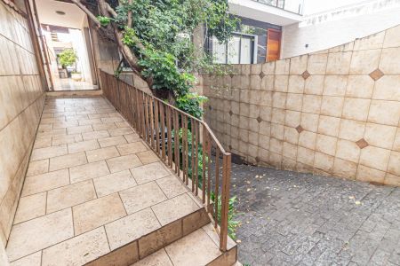 Garagem de casa à venda com 4 quartos, 280m² em Vila Bertioga, São Paulo