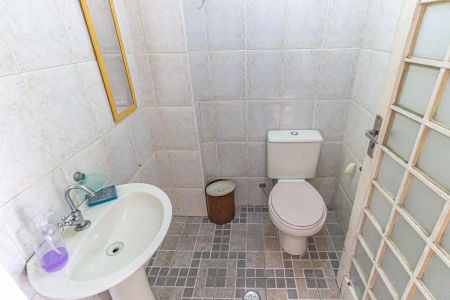 Casa à venda com 280m², 4 quartos e 5 vagas Casa à venda com 280m², 4 quartos e 5 vagasBanheiro da Psicina