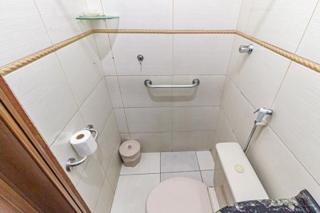 Casa à venda com 280m², 4 quartos e 5 vagas Casa à venda com 280m², 4 quartos e 5 vagasBanheiro da Suíte 2