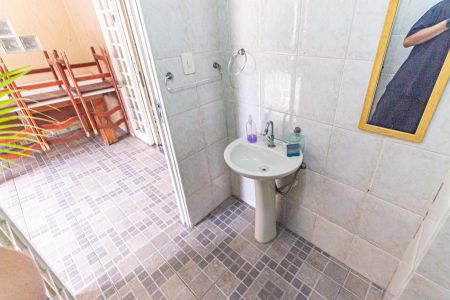Casa à venda com 280m², 4 quartos e 5 vagas Casa à venda com 280m², 4 quartos e 5 vagasBanheiro da Psicina