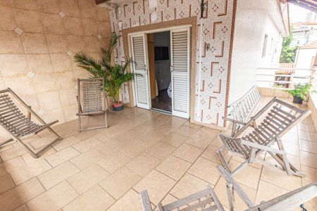 Casa à venda com 280m², 4 quartos e 5 vagas Casa à venda com 280m², 4 quartos e 5 vagasQuarto 2 - Varanda