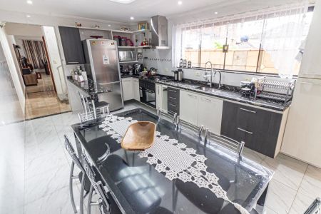 Casa à venda com 280m², 4 quartos e 5 vagas Casa à venda com 280m², 4 quartos e 5 vagasCozinha