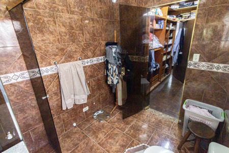 Casa à venda com 280m², 4 quartos e 5 vagas Casa à venda com 280m², 4 quartos e 5 vagasBanheiro da Suíte 1