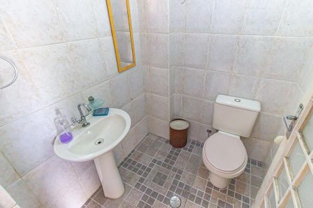 Casa à venda com 280m², 4 quartos e 5 vagas Casa à venda com 280m², 4 quartos e 5 vagasBanheiro da Psicina