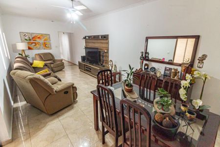 Casa à venda com 280m², 4 quartos e 5 vagas Casa à venda com 280m², 4 quartos e 5 vagasSala
