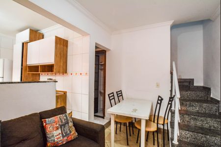 Casa à venda com 90m², 2 quartos e 2 vagas Casa à venda com 90m², 2 quartos e 2 vagasSala