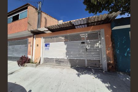 Casa à venda com 90m², 2 quartos e 2 vagas Casa à venda com 90m², 2 quartos e 2 vagasFachada