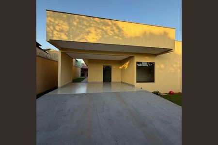 Casa para alugar com 400m², 4 quartos e 4 vagasFachada