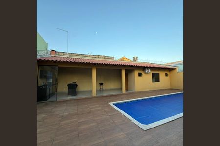 Casa para alugar com 400m², 4 quartos e 4 vagasPiscina