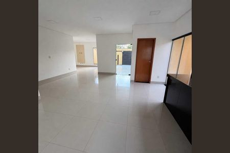 Sala de casa para alugar com 4 quartos, 400m² em Vila Brasilia, Goiânia