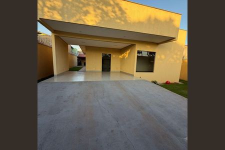 Casa para alugar com 400m², 4 quartos e 4 vagasFachada