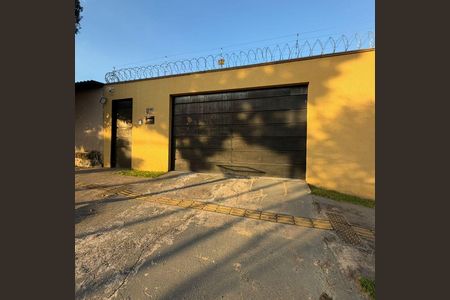 Casa para alugar com 400m², 4 quartos e 4 vagasFachada