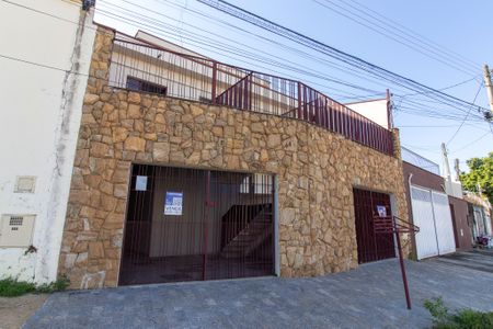Casa à venda com 257m², 4 quartos e 3 vagasFachada