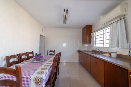 Casa à venda com 257m², 4 quartos e 3 vagasCozinha