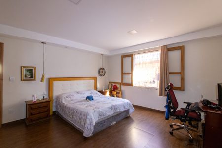 Casa à venda com 257m², 4 quartos e 3 vagasCasa 2 Quarto