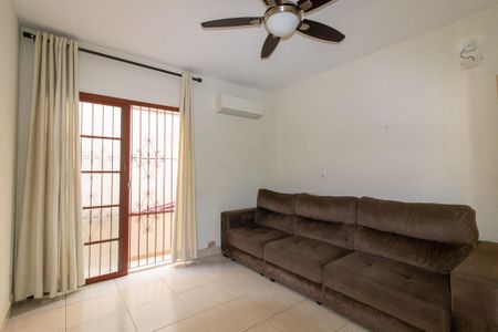 Casa à venda com 257m², 4 quartos e 3 vagasSala