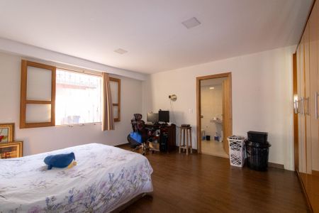 Casa à venda com 257m², 4 quartos e 3 vagasCasa 2 Quarto