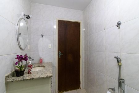 Casa à venda com 257m², 4 quartos e 3 vagasBanheiro 2