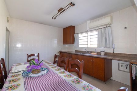 Casa à venda com 257m², 4 quartos e 3 vagasCozinha