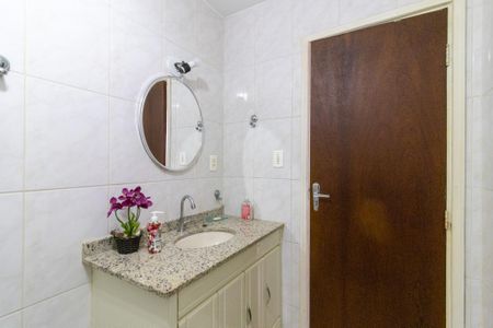 Casa à venda com 257m², 4 quartos e 3 vagasBanheiro 2