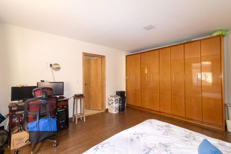 Casa à venda com 257m², 4 quartos e 3 vagasCasa 2 Quarto