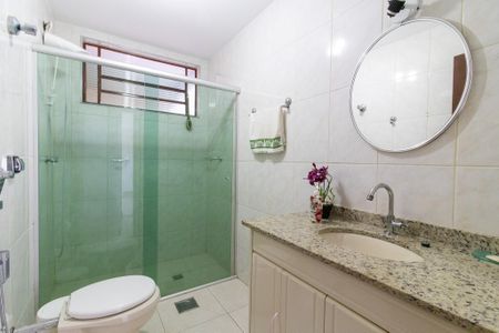 Casa à venda com 257m², 4 quartos e 3 vagasBanheiro 2