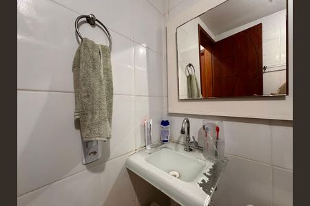 Casa de condomínio à venda com 60m², 2 quartos e sem vagaBanheiro Social