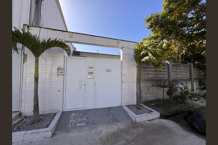 Casa de condomínio à venda com 60m², 2 quartos e sem vagaFachada