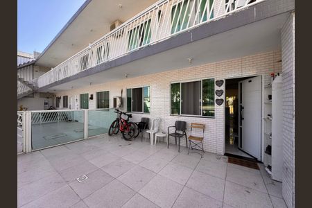 Casa de condomínio à venda com 60m², 2 quartos e sem vagaVaranda / Área externa