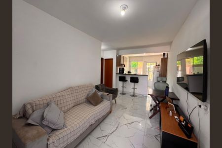 Sala de casa de condomínio à venda com 2 quartos, 60m² em Recreio dos Bandeirantes, Rio de Janeiro