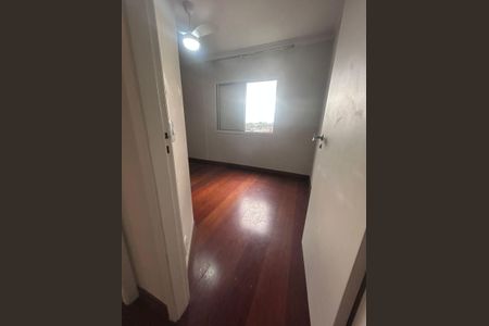 Apartamento à venda com 75m², 3 quartos e 2 vagas Apartamento à venda com 75m², 3 quartos e 2 vagasQuarto