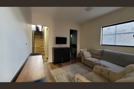 Casa para alugar com 155m², 2 quartos e 2 vagas Casa para alugar com 155m², 2 quartos e 2 vagasSala de estar