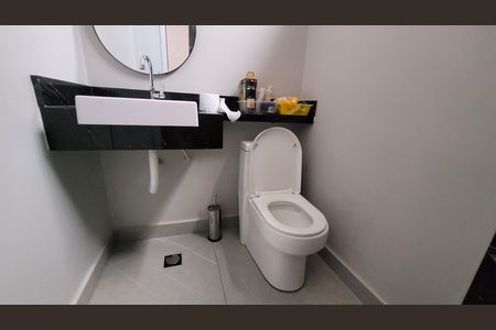 Casa para alugar com 155m², 2 quartos e 2 vagas Casa para alugar com 155m², 2 quartos e 2 vagasBanheiro