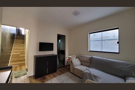 Casa para alugar com 155m², 2 quartos e 2 vagas Casa para alugar com 155m², 2 quartos e 2 vagasSala de estar