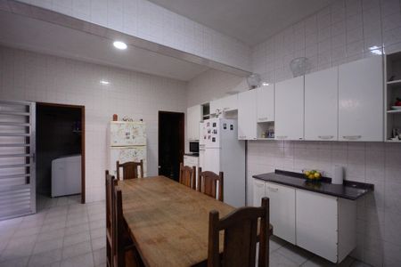 Casa à venda com 108m², 3 quartos e 2 vagas Casa à venda com 108m², 3 quartos e 2 vagasCozinha